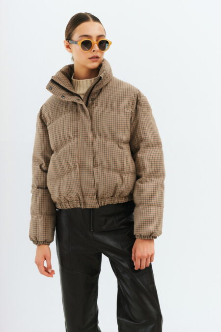 Short winter jacket. Cropped bomber jacket with high collar; zipper and elastic waist.