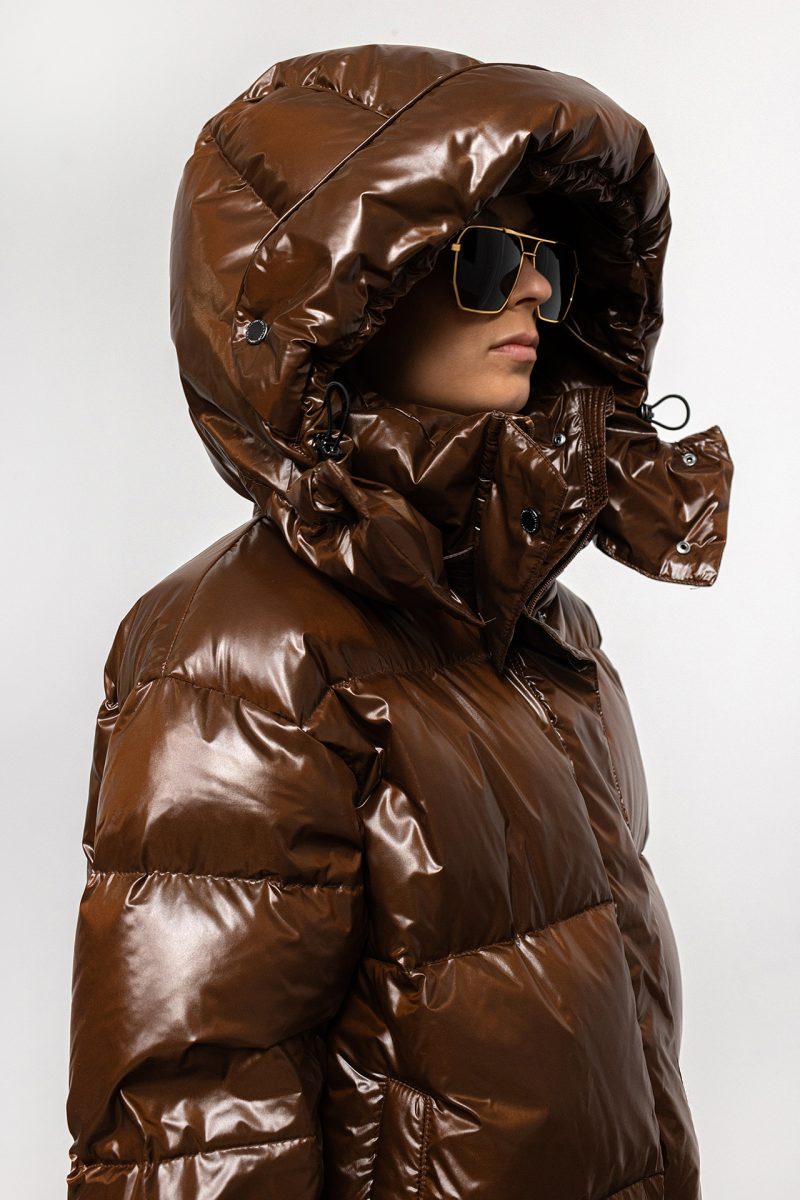 Bomber jacket with big hood, elastic band on the bottom, zipper and two pockets. Horizontal quilting, natural down insulation.