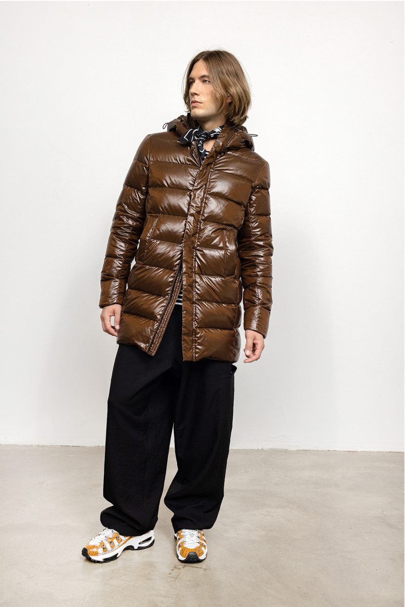 Quilted winter jacket for man, natural down fillng, chocolate brown colour, two front pocekts, zipper and hood