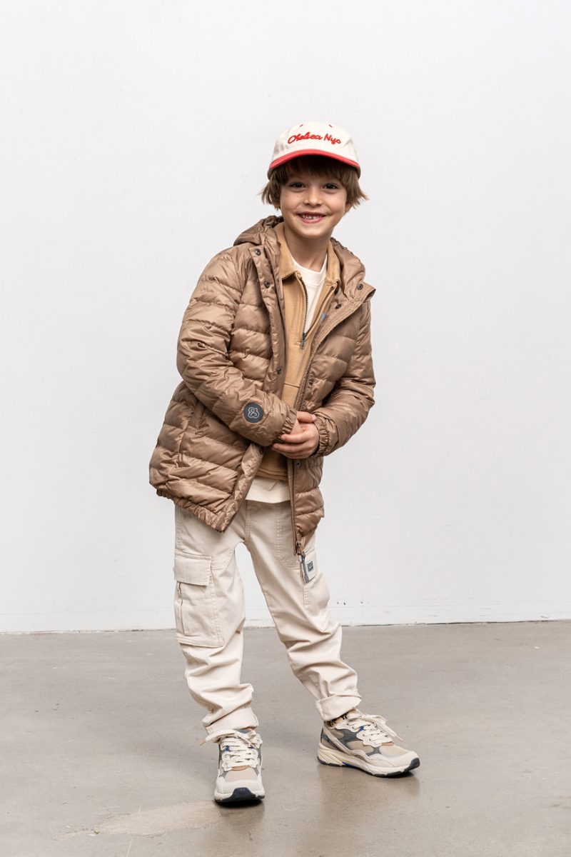 Light down jacket for kids, with hood and zipper, two pockets, caramel