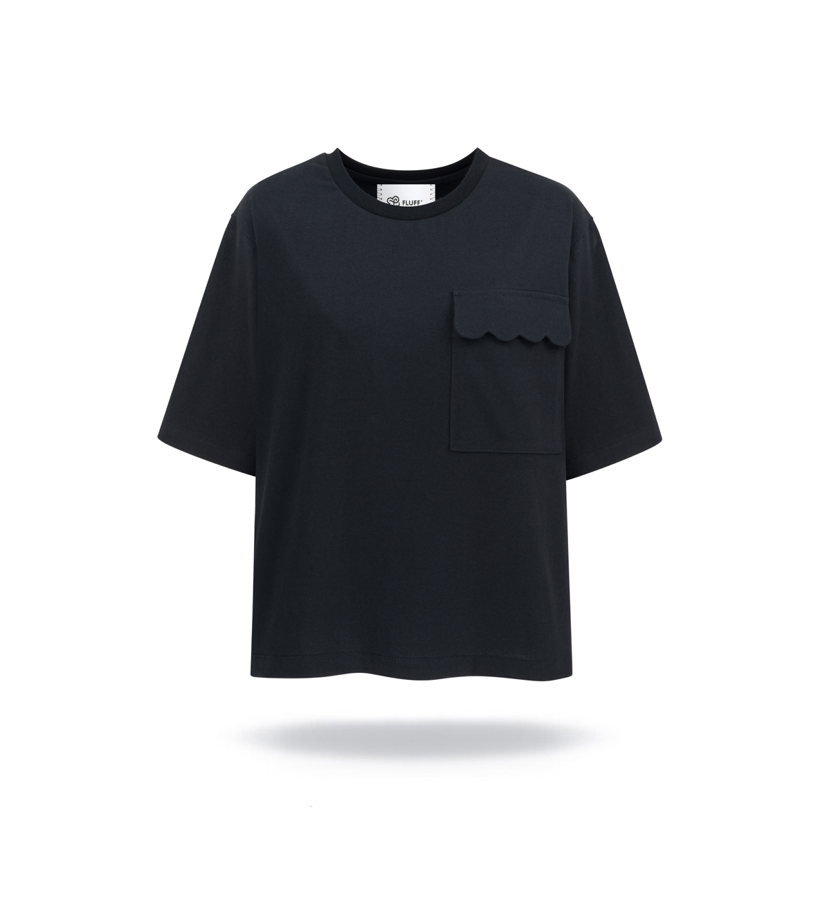 Rich cotton t-shirt, soft material, round neck and elbow sleeves. Wavy application on the front pocket.