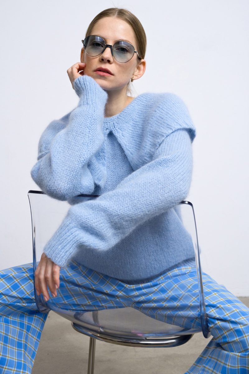 Mohair and alpaca wool soft sweater with bebe collar. Warm and comfortable sweater, one size, oversize cut.