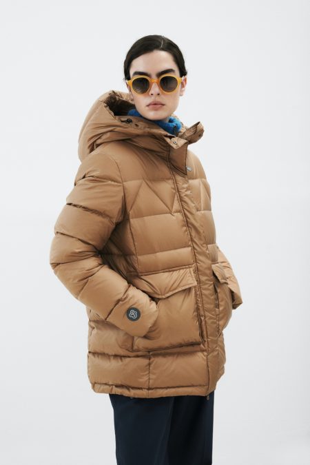 Quilted puffer jacket with natural goose down insulation, two front pockets and zipper.