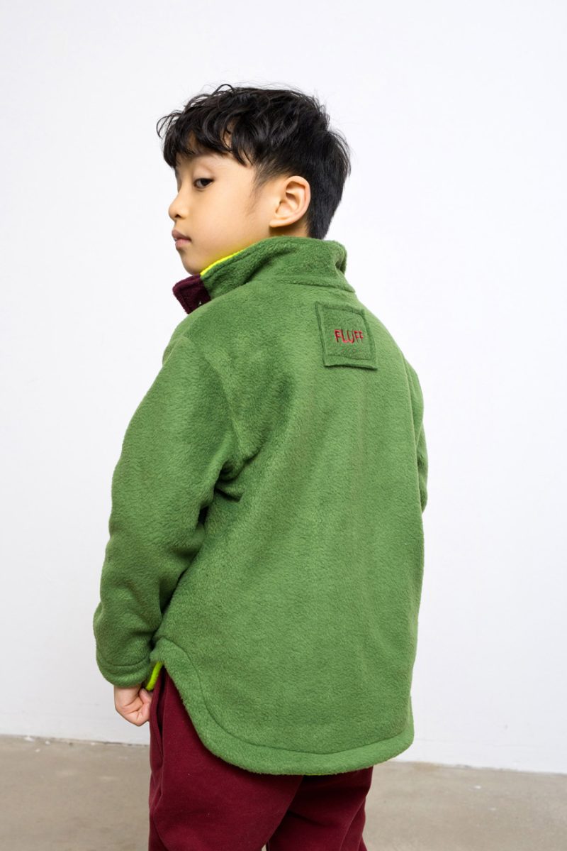 Reversible fleece jacket for kids with two pockets and front pockets, contrasting colours - green and neon. Long sleeve, snap fastening.