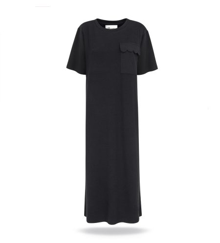 Bamboo dress with round neck, black colour. Loose fit, front pocket with ruffles.