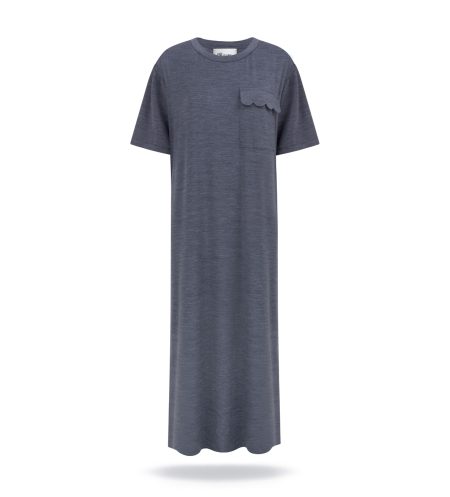 Merino wool dress with round neck, grey-graphite colour. Loose fit, front pocket with ruffles.