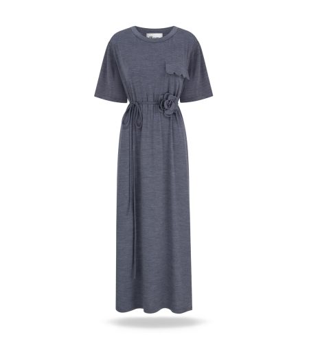 Sukienka z wełną merynosa z kieszonką z przodu, aplikacja w kształcie fali, miękka tkanina z lyocellem. Kolor grafitowy Graphite