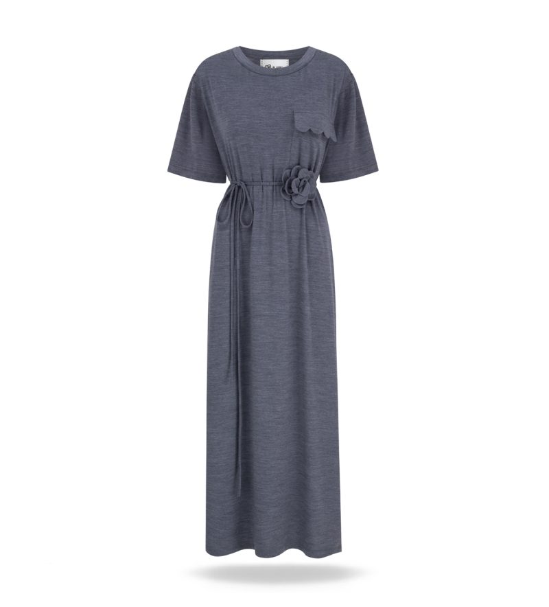 Merino wool dress with round neck, grey-graphite colour. Loose fit, front pocket with ruffles.