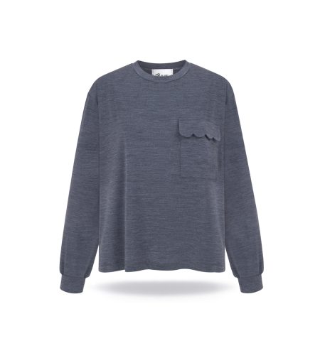 Merino longsleeve crewneck with round neck, graphite colour. Loose fit, front pocket with ruffles.