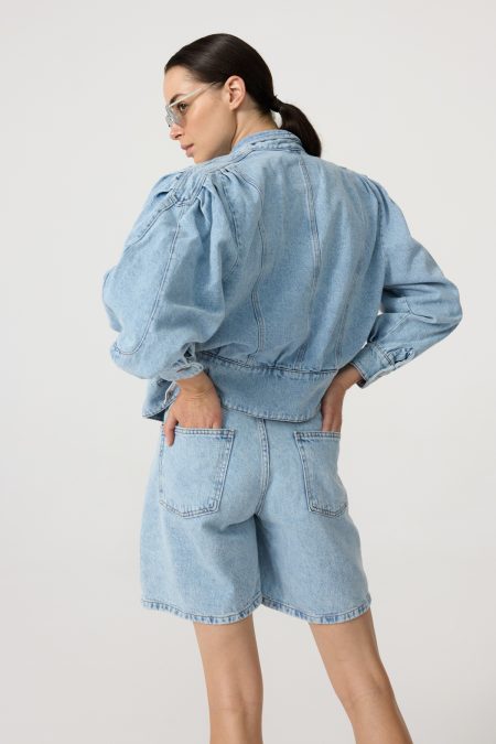 Denim jacket with wide shoulder, soft light denim and buttons on the front.