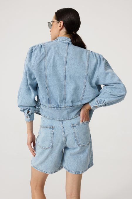 Denim jacket with wide shoulder, soft light denim and buttons on the front.