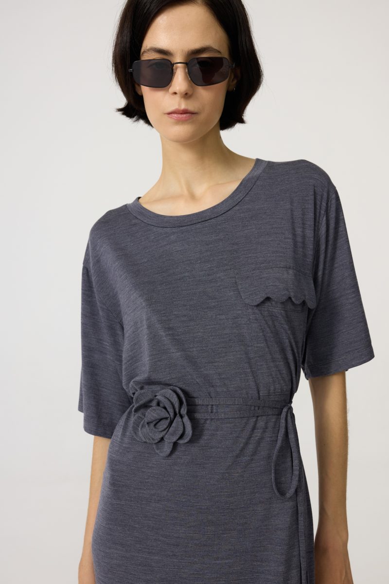 Long merino&lyocell dress, grey colour with flower string to snatch the waist and front pocket. Loose fit.