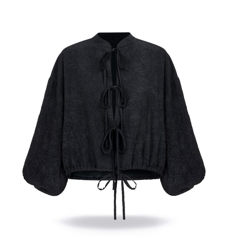 Crinkled, texturized blouse shirt, with ties on the front, made with soft viscose, black.