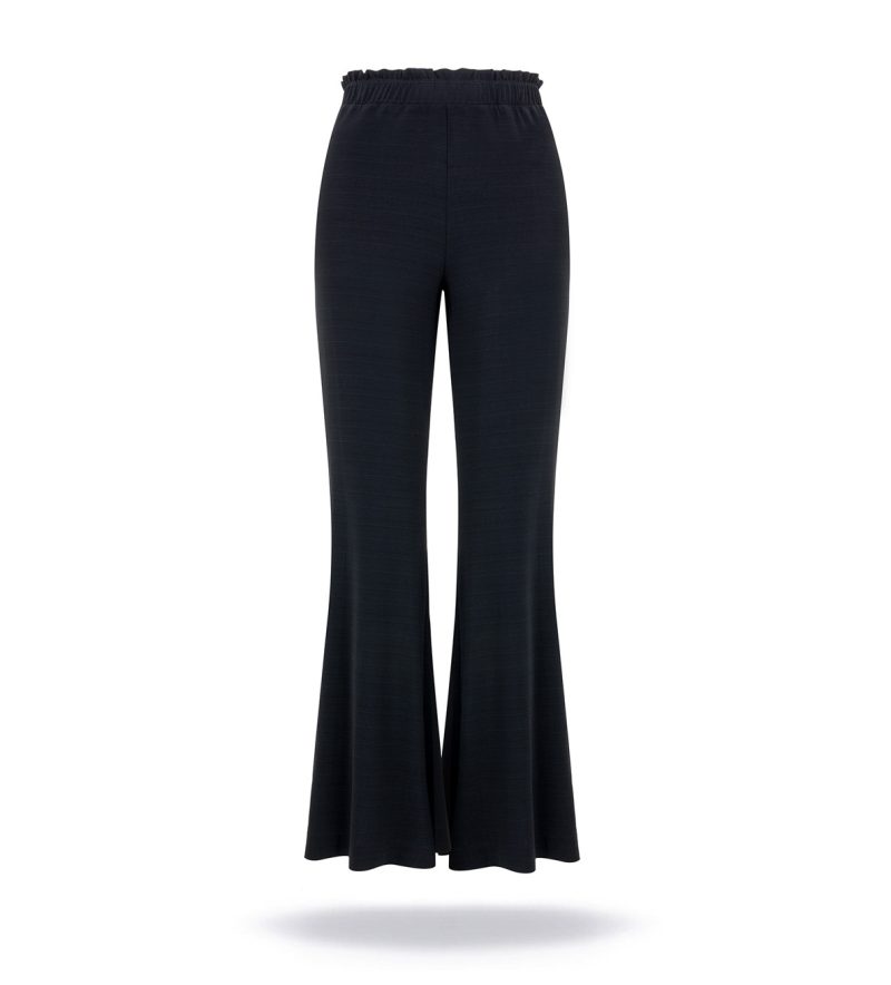 Soft, comfortable leggings, flared, elastic waist. Black.