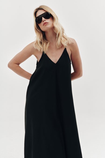 Maxi dress with deep opened back, black, flowing material