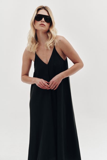 Maxi dress with deep opened back, black, flowing material