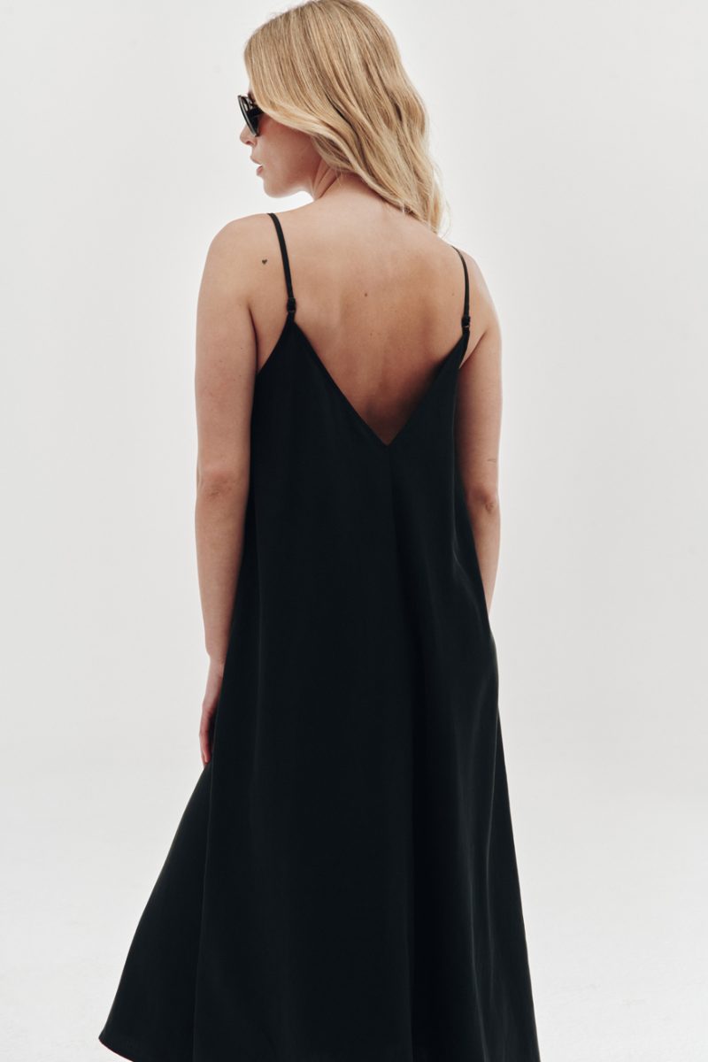 Maxi dress with deep opened back, black, flowing material