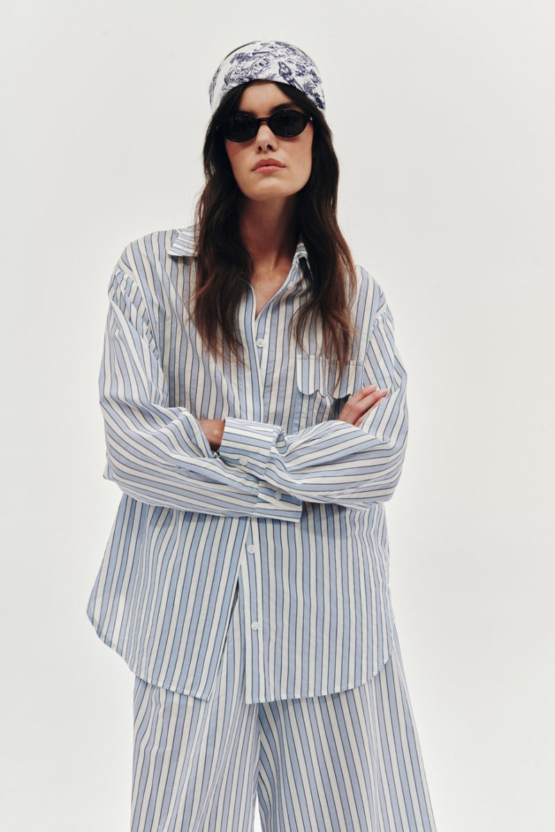 Striped blue shirt and wide-leg trousers Small bandana victorian blue