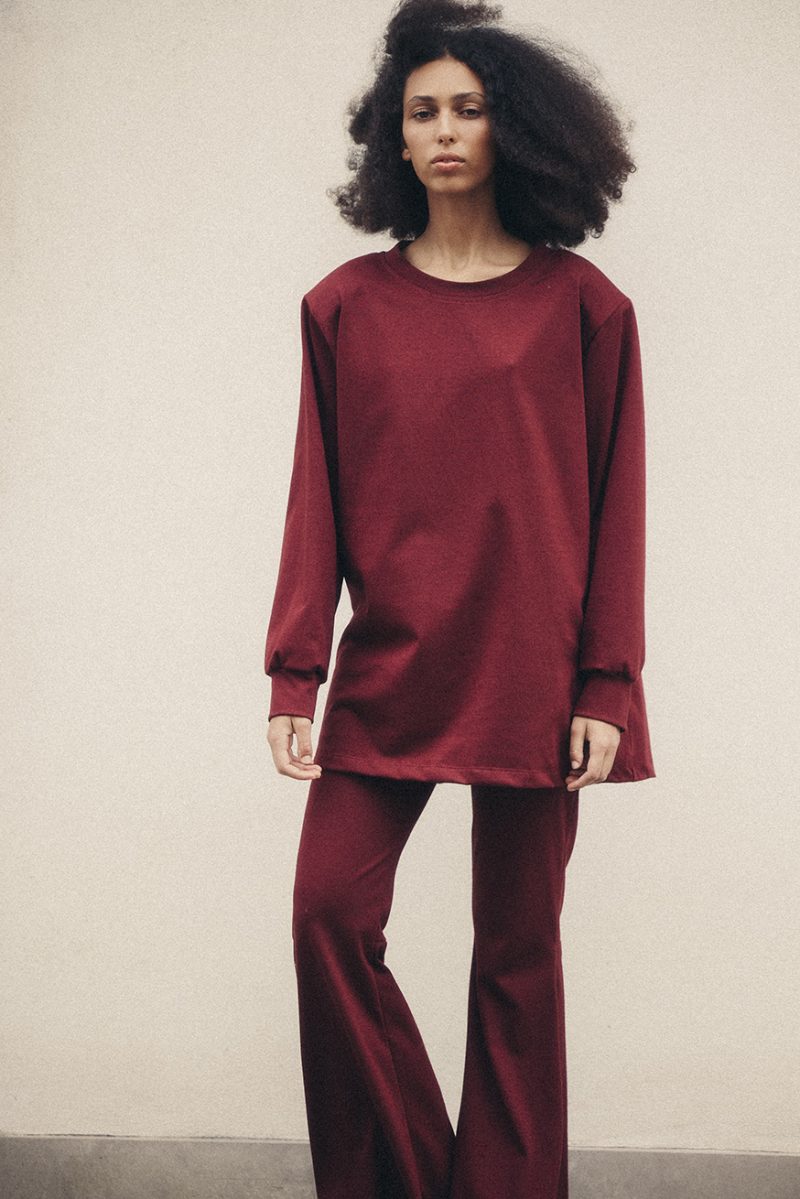 Długa bluza z poduszkami Burgundy - obrazek 2