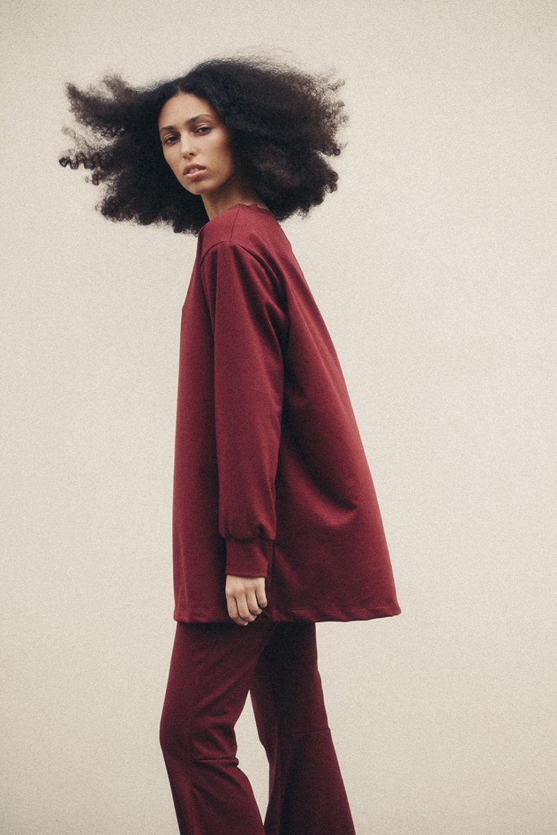 Długa bluza z poduszkami Burgundy - obrazek 5