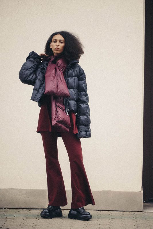 Elegancki zimowy look miejski z kurtką puchową Fluff